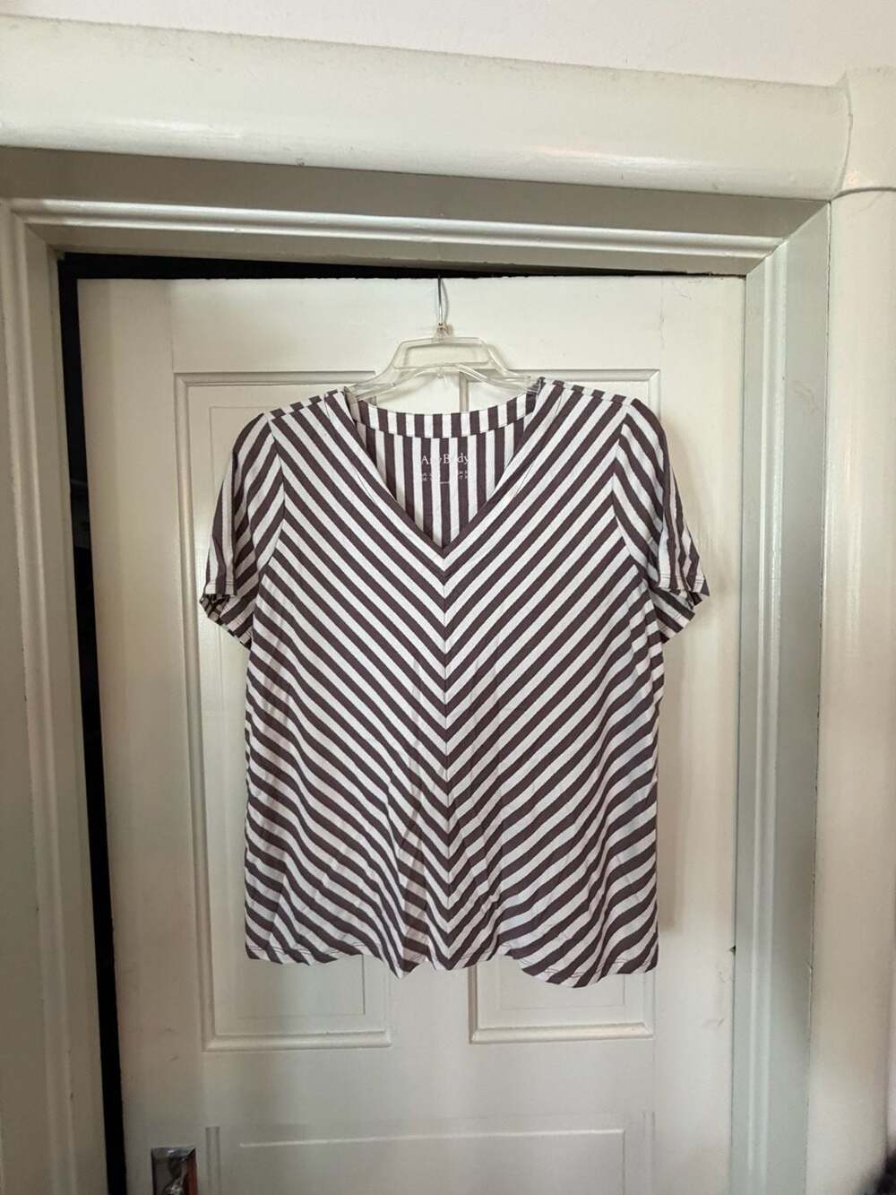 AnyBody Striped V-Neck Short Sleeve Top Size L Brown White